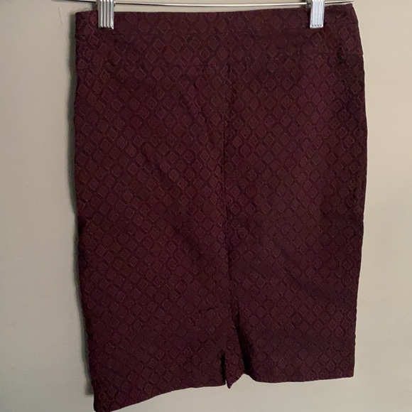 Stretch pencil skirt AND black cropped sleeveless top, both XS - Picture 3 of 4